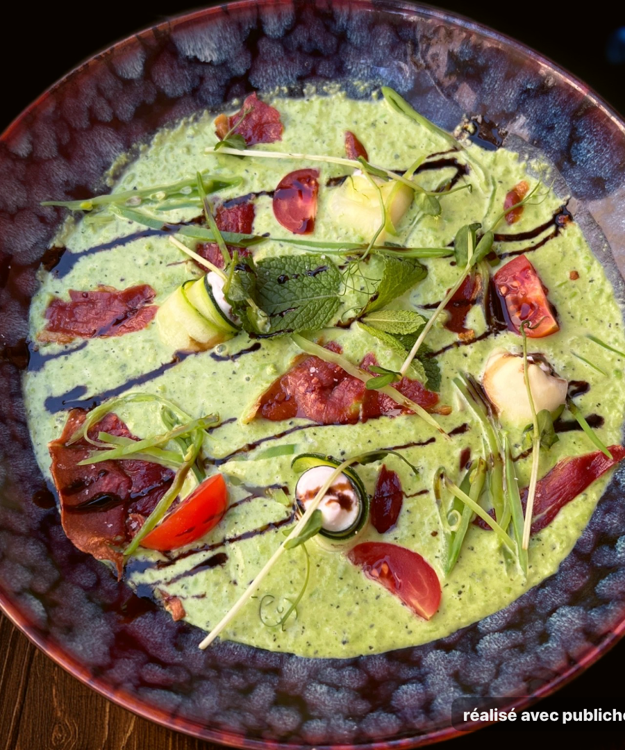 Un avant-goût de printemps pour vos papilles ! 🌸 Ce velouté frais et onctueux est préparé avec des produits locaux, un véritable savoir-faire artisanal à découvrir à Sanary. Plaisir et convivialité garantis ! ✨💚🍅🥓
#RestoSanary #Velouté #Vegetarien #Restaurant #Foodie #FaitMaison #CuisineFrancaise #ProduitsFrais #Restauranttraditionnel