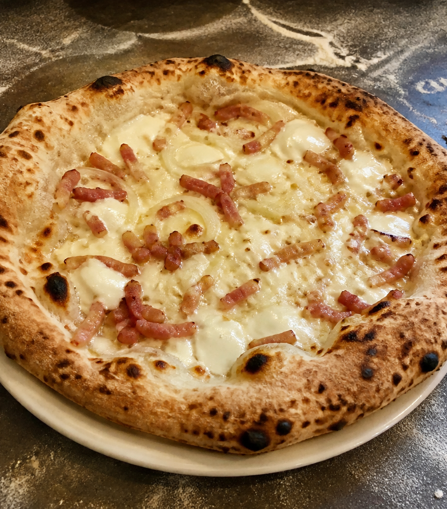 Base Flammekueche (crème, fromage blanc muscade)